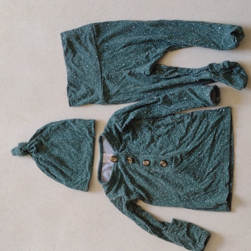 Lou Lou and Company Emmett top and bottoms, with hat. Size Newborn